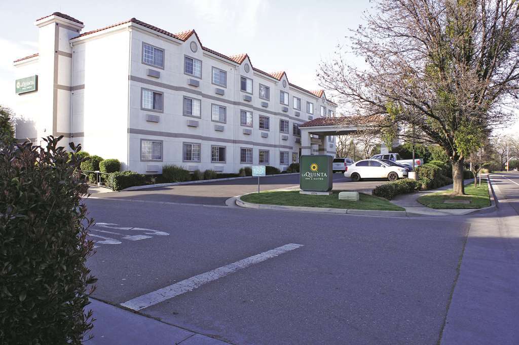 La Quinta By Wyndham Davis Hotel Exterior foto